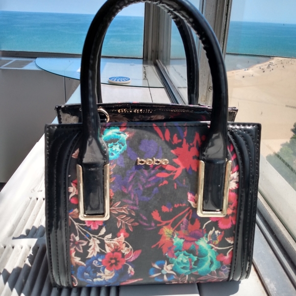 bebe Handbags - 💝 Bebe handbag/ crossbody bag EUC
